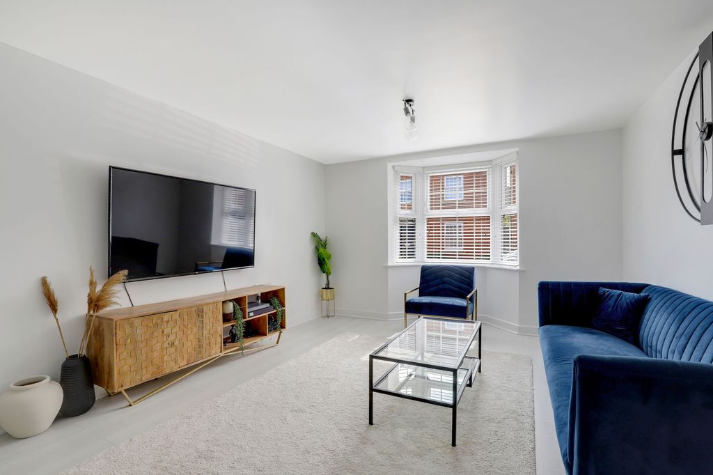 Property photo 2 of 26