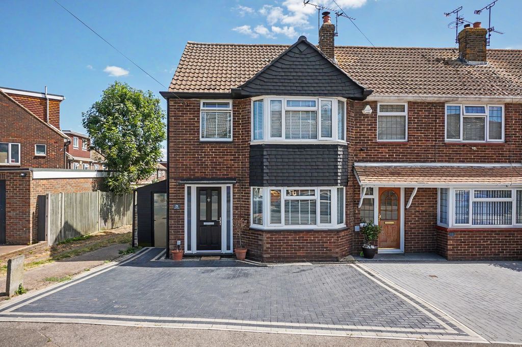 Property photo 1 of 32