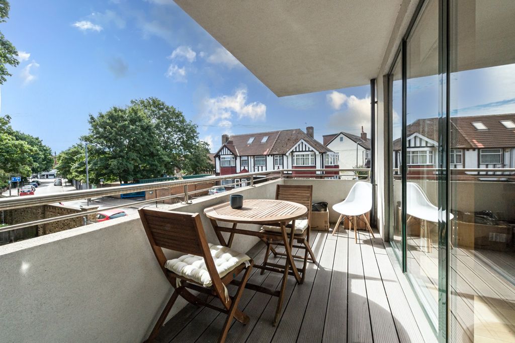 Property photo 2 of 28 3100394