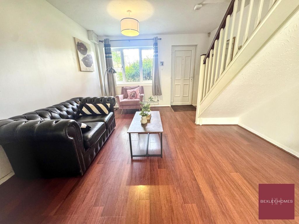Property photo 3 of 11 Living Room