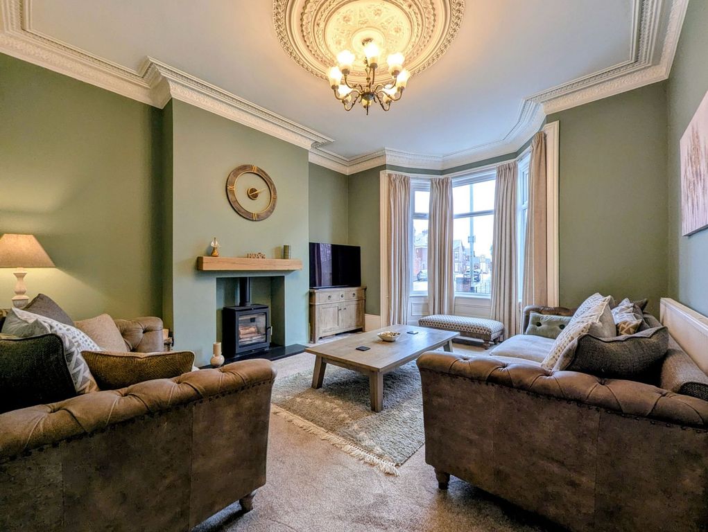 Property photo 2 of 27