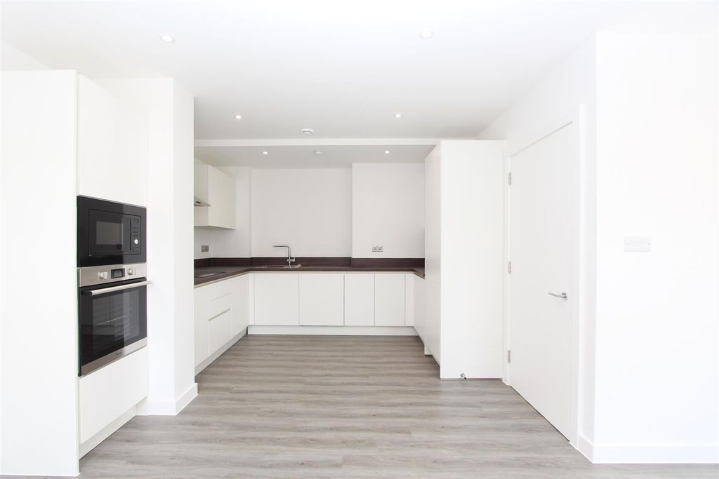 Property photo 3 of 18 Brooke Road, N16