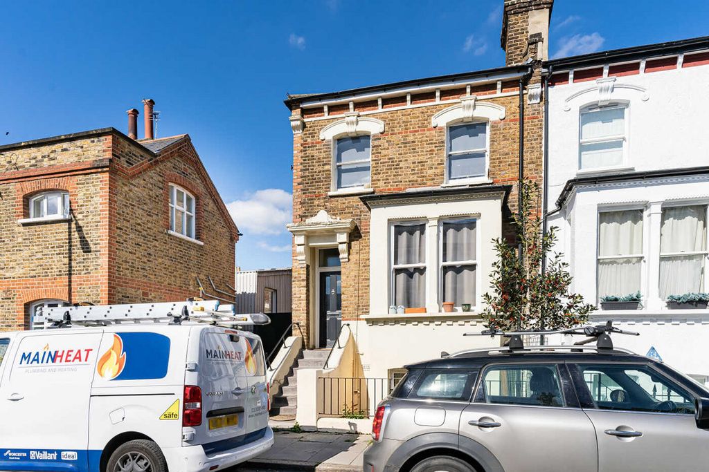 Property photo 2 of 8