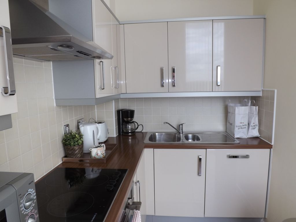 Property photo 3 of 8 Kitchen