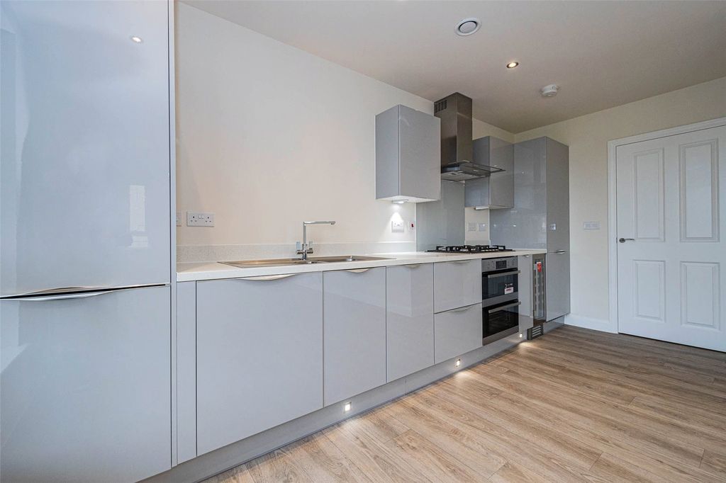 Property photo 2 of 7 Picture No. 15