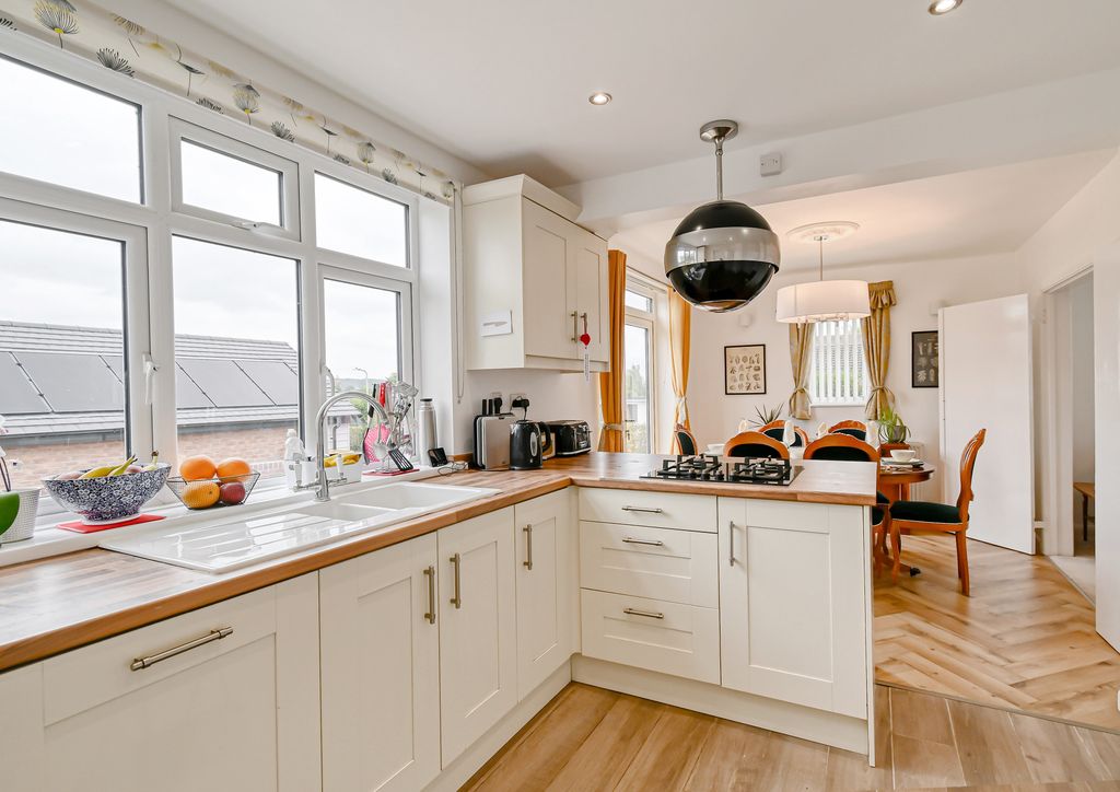 Property photo 2 of 19 Kitchen/Diner