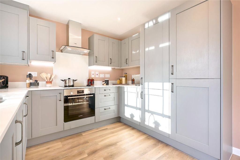 Property photo 2 of 12 Kitchen Example
