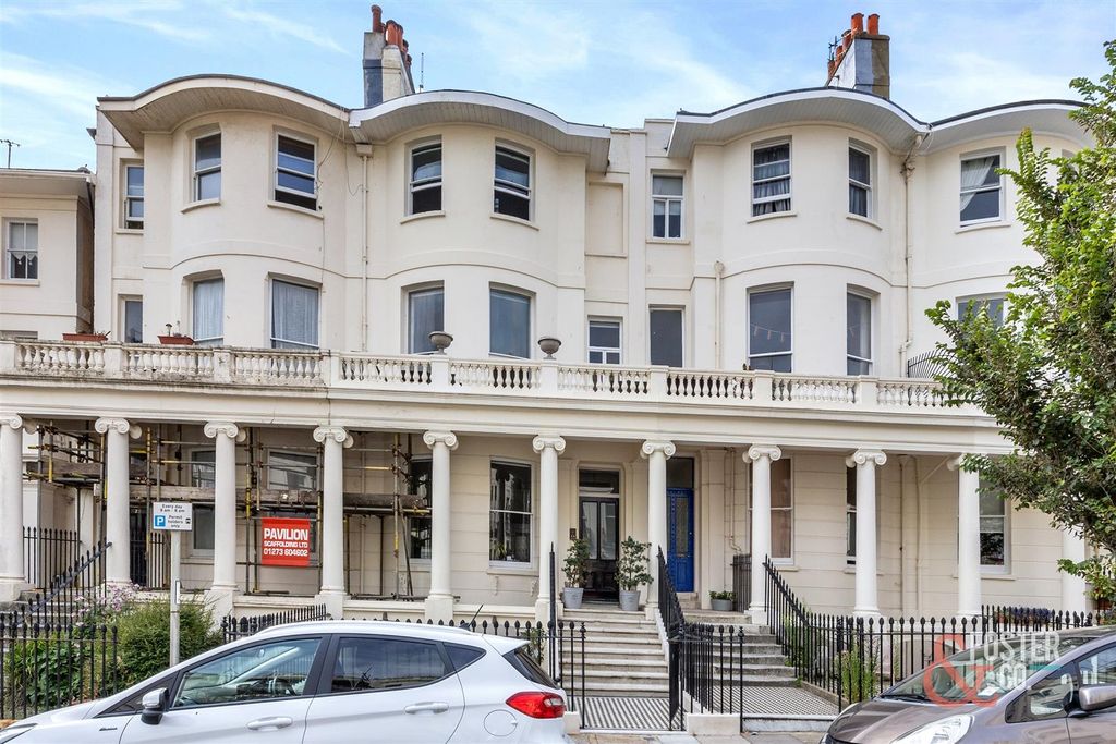 Property photo 1 of 13 Lansdowne Place, 27-029.Jpg