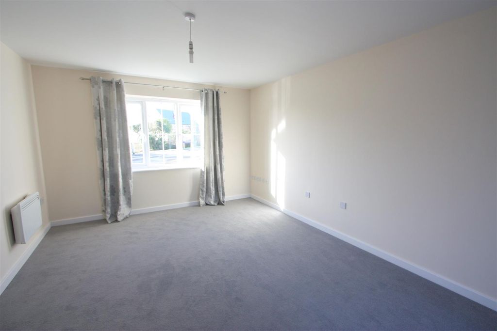 Property photo 2 of 15 4 Wheal Albert Road Lounge