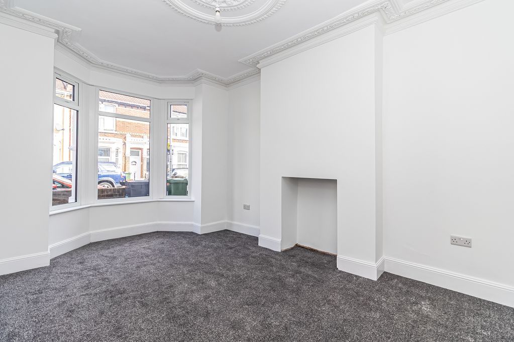 Property photo 2 of 21 .