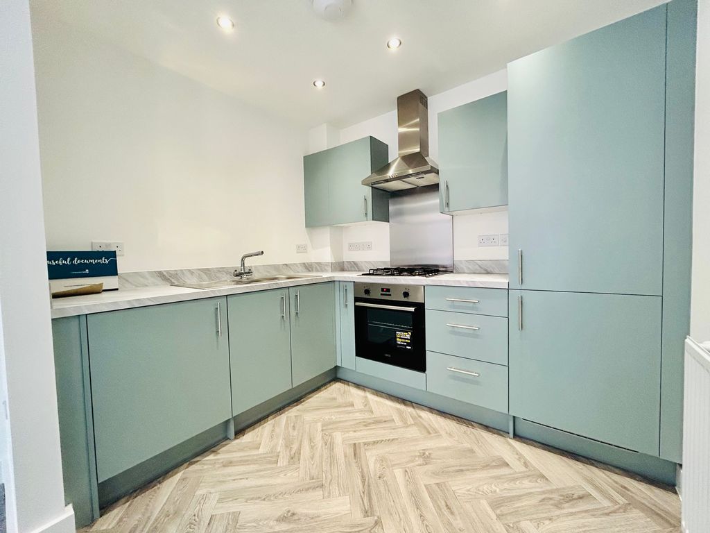 Property photo 2 of 8 Kitchen