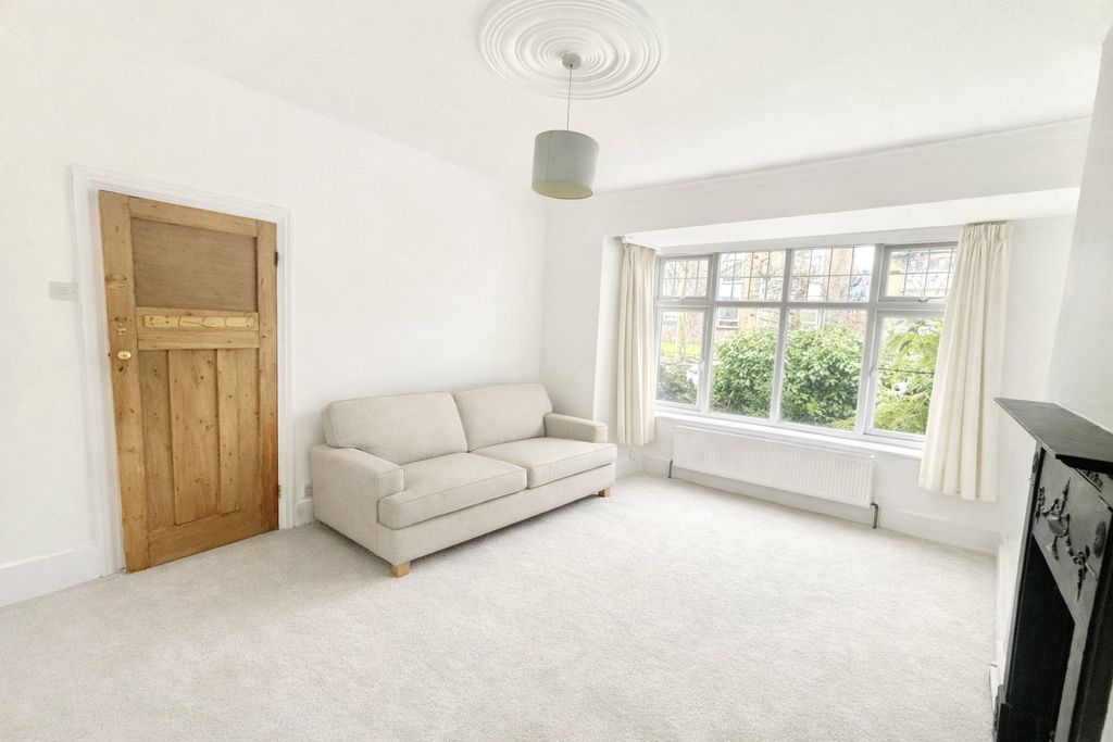 Property photo 3 of 11 Picture No. 27