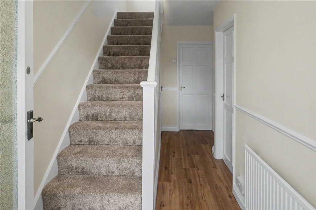 Property photo 2 of 22 Entrance Hall