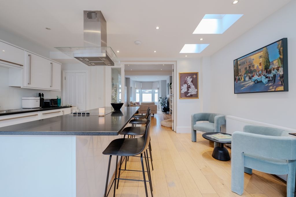 Property photo 2 of 18 134-Engadine-Stre...