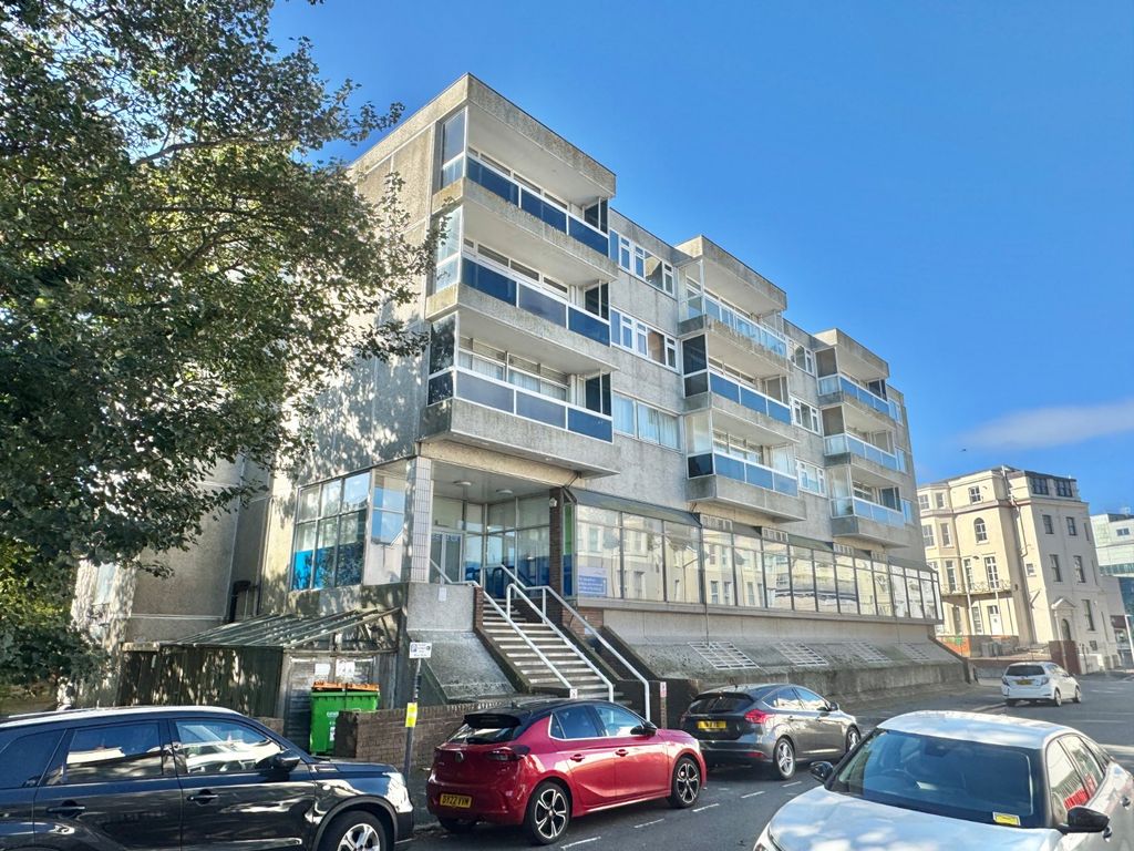 Property photo 3 of 18 Westcliff House