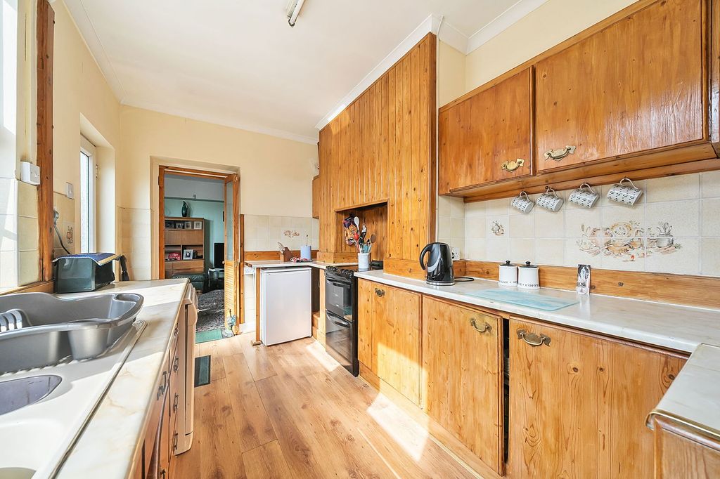 Property photo 3 of 27