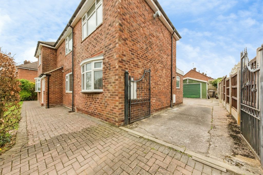 Property photo 2 of 25