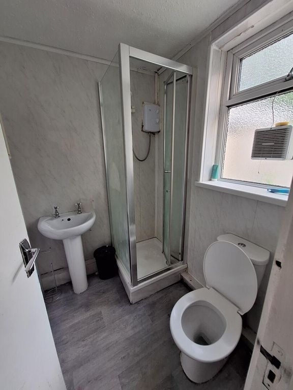 Property photo 3 of 7 Bathroom