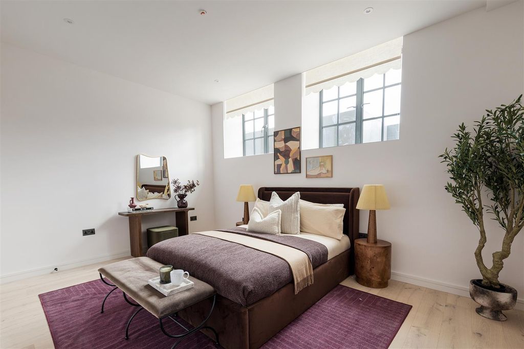 Property photo 3 of 20 Hollybush Gardens, E2