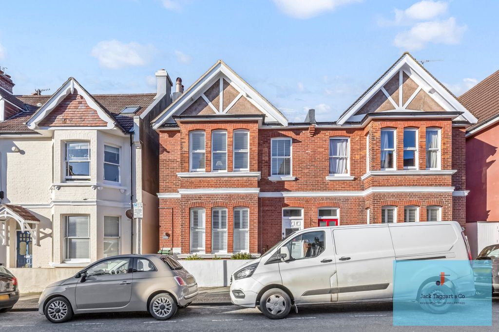 Property photo 1 of 19 Front (Exterior)