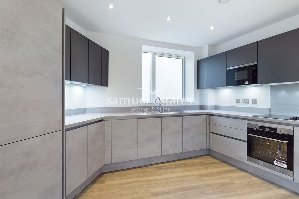 Property photo 2 of 12 Kitchen