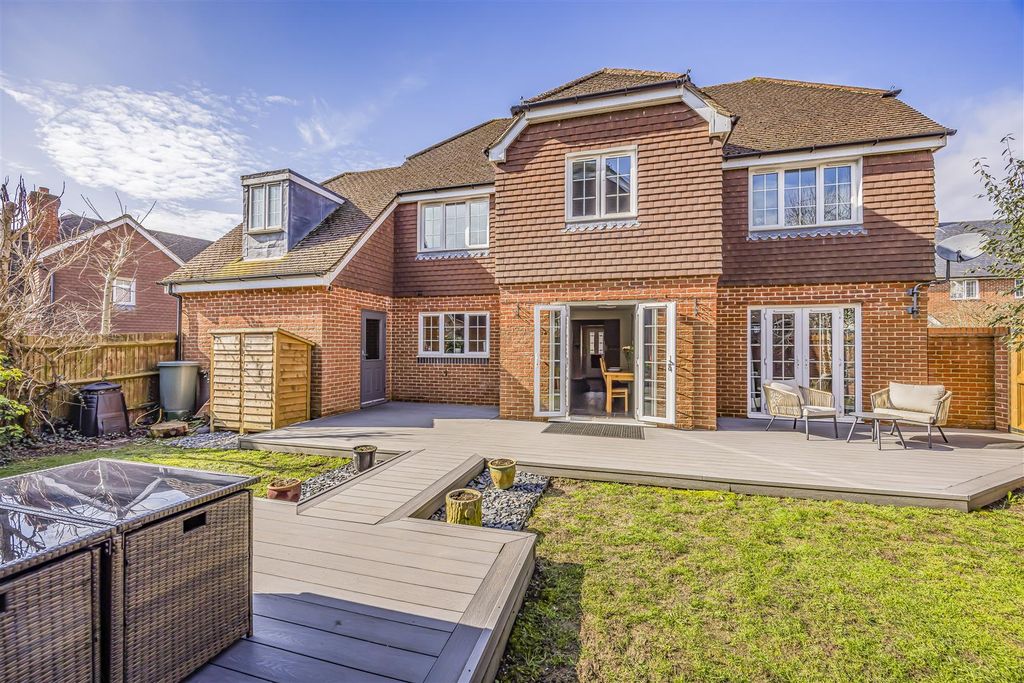 Property photo 2 of 33 31 Letcombe Place, Horndean-Porticomarketing-Nexa-