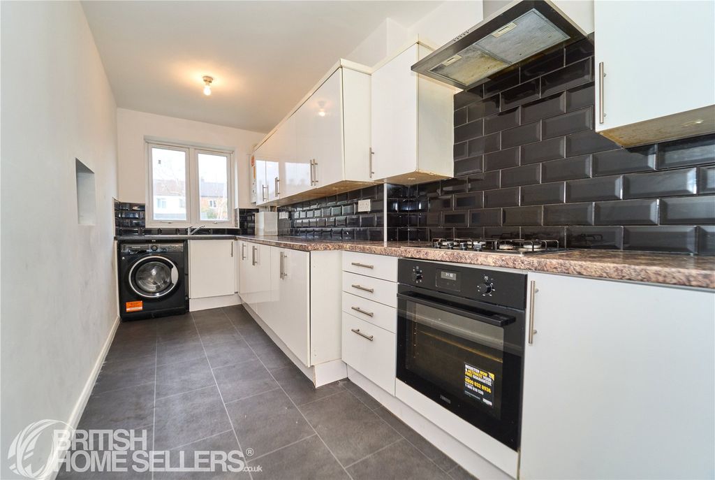 Property photo 2 of 21 Picture No. 09