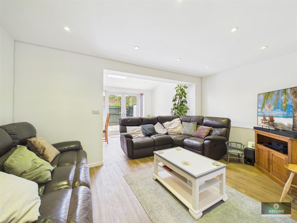 Property photo 3 of 20 Cam02067G0-Pr0250-Still006.Jpg