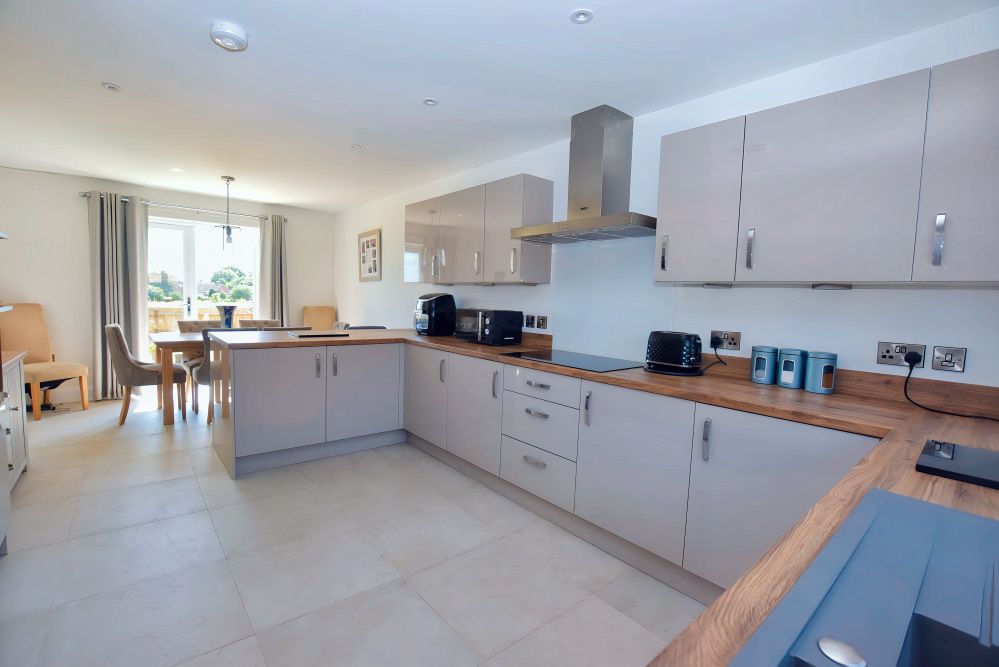 Property photo 2 of 33 Dining Kitchen 1