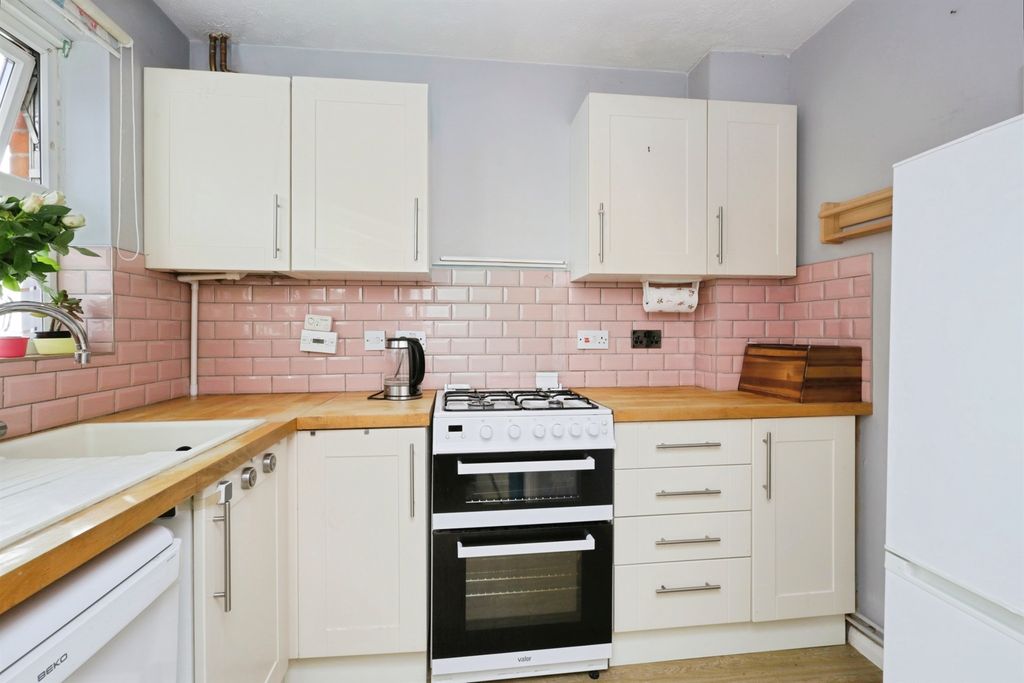 Property photo 2 of 16