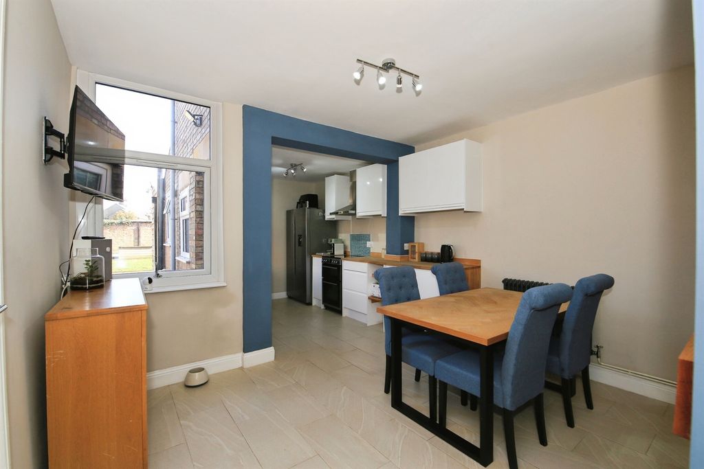 Property photo 2 of 25