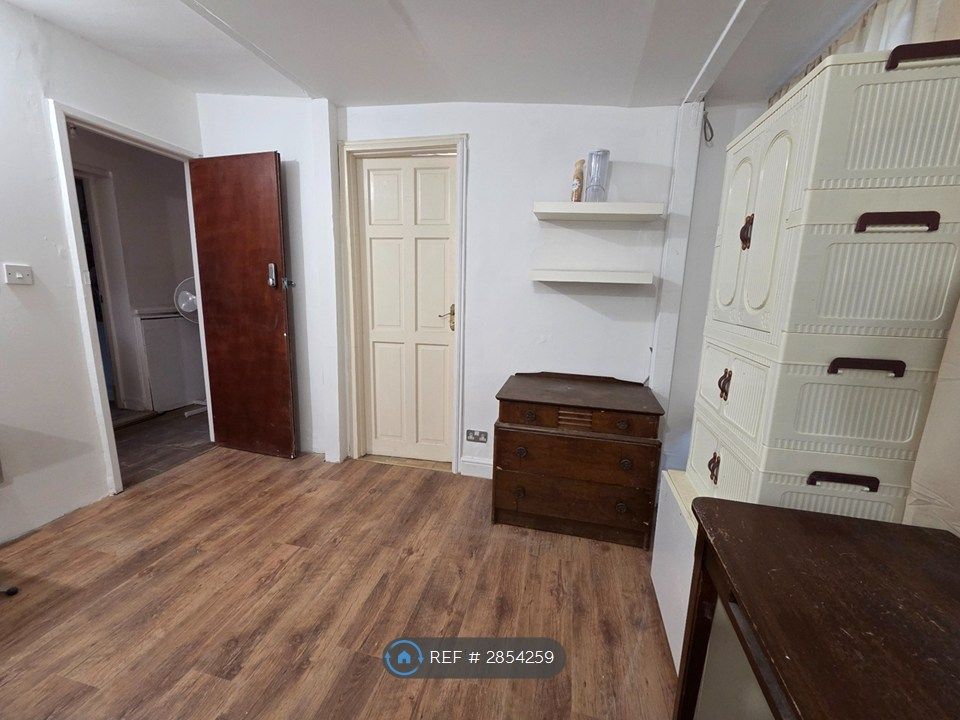 Property photo 3 of 6 En Suite