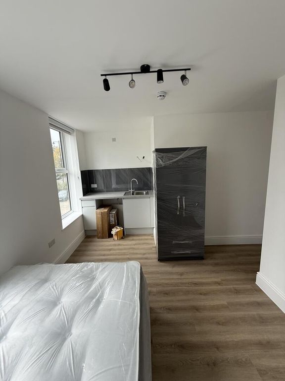 Property photo 1 of 8 Bedroom