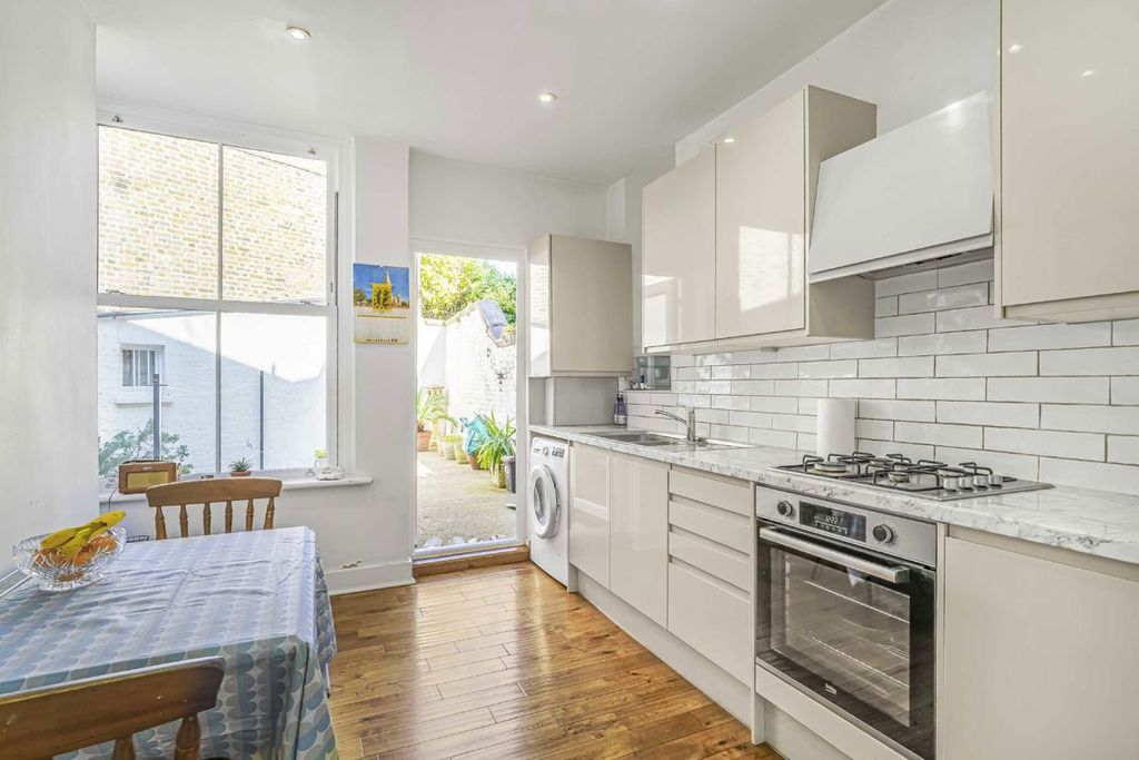 Property photo 3 of 8