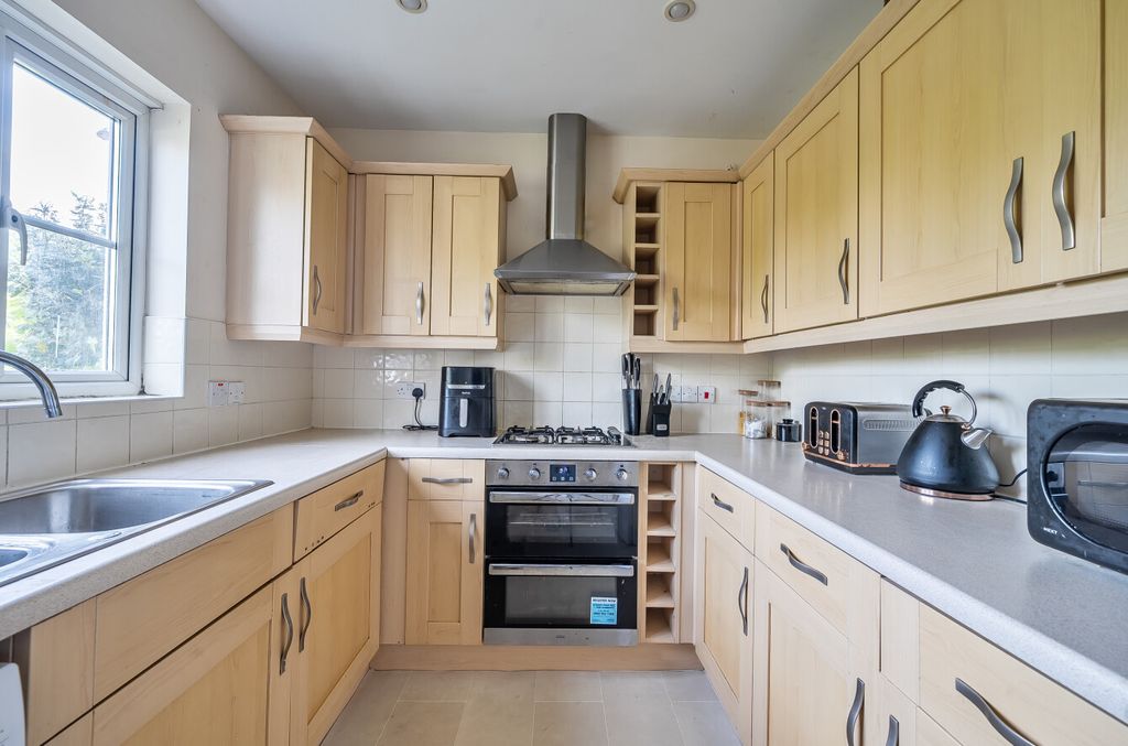 Property photo 2 of 12 1296716-9-68388c8...