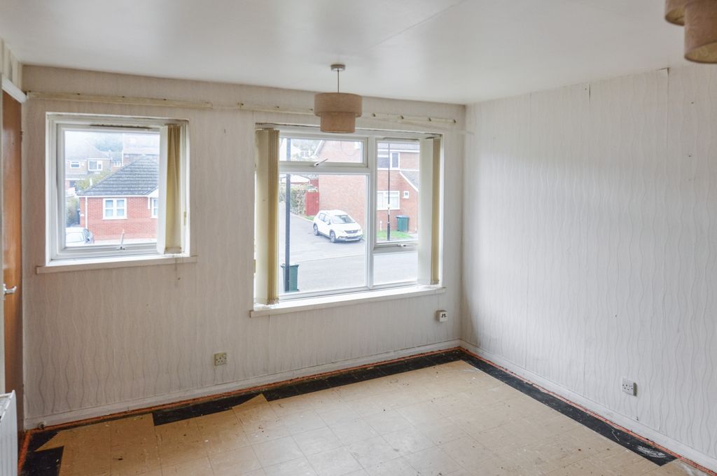 Property photo 3 of 9 16 Oakey Close, Longford, Coventry, CV6 6Jd