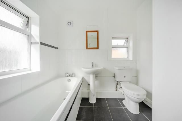 Property photo 3 of 20 Bathroom