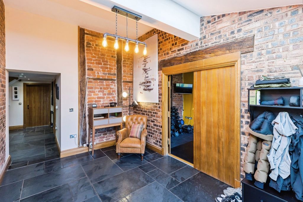 Property photo 3 of 20 Entrance