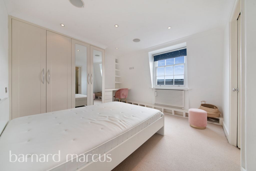 Property photo 3 of 8 Bedroom 1