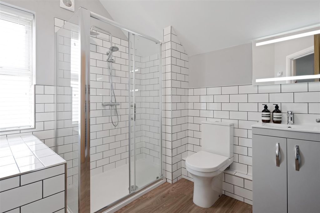 Property photo 3 of 12 C, 11 Larkdale Rd-Hi-5.Jpg