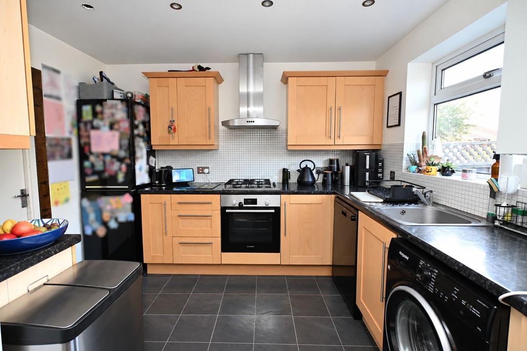 Property photo 2 of 14 Kitchen