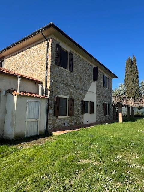 Property photo 2 of 30