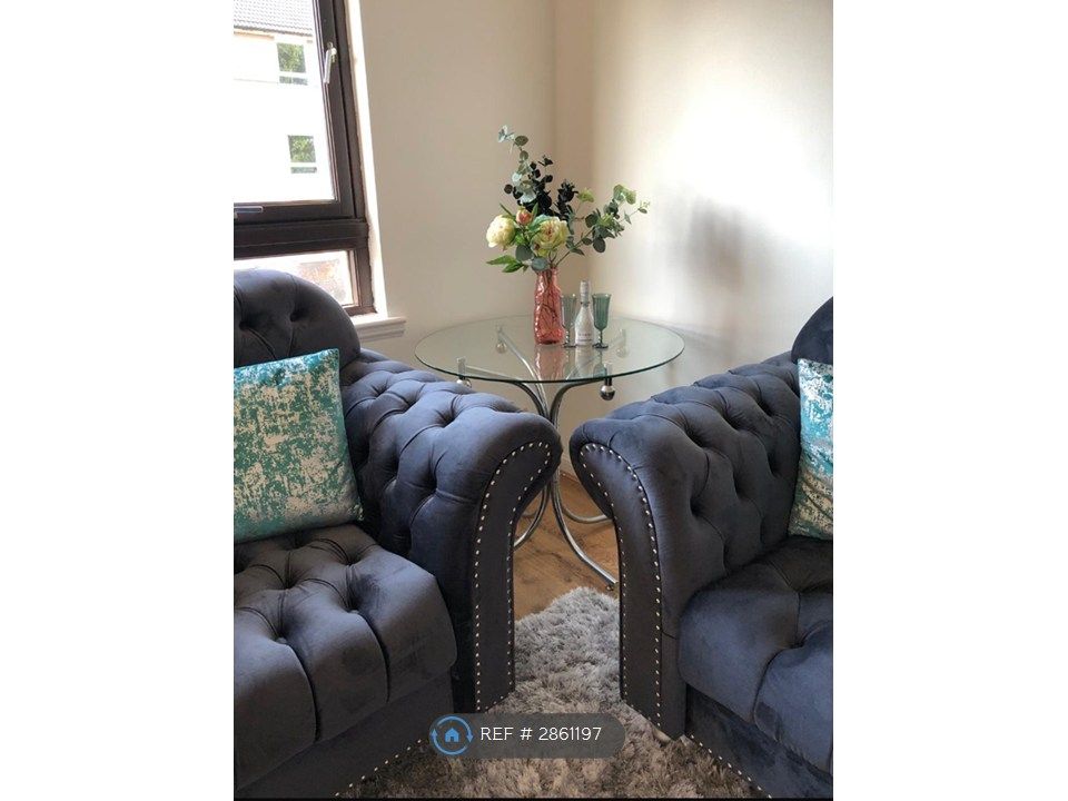 Property photo 3 of 10 Lounge