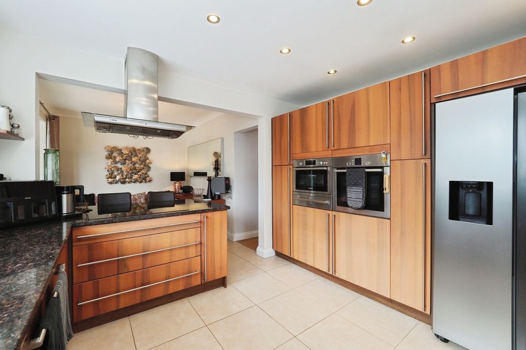 Property photo 3 of 24 Img_2956