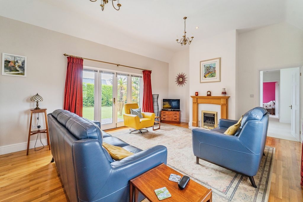 Property photo 2 of 20 Pbox-Img.Jpg