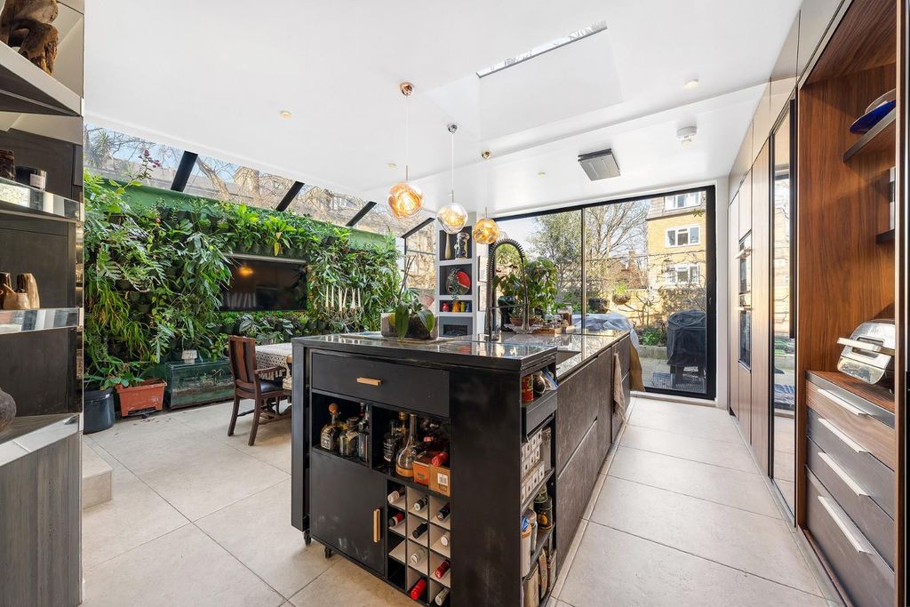 Property photo 2 of 33 Kitchen (4).Jpg