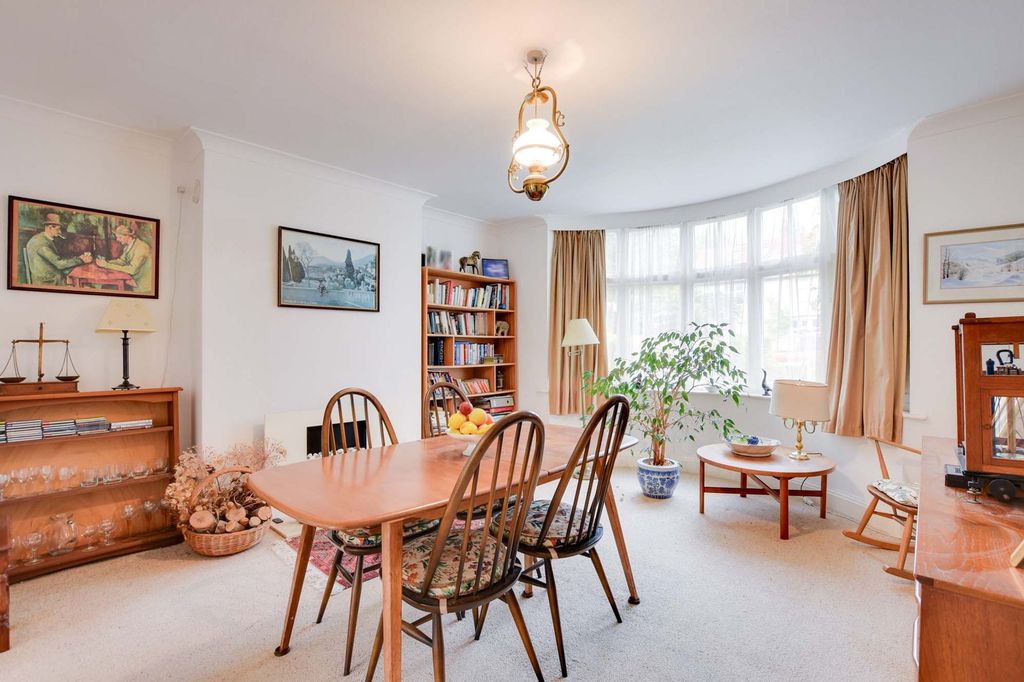 Property photo 2 of 27