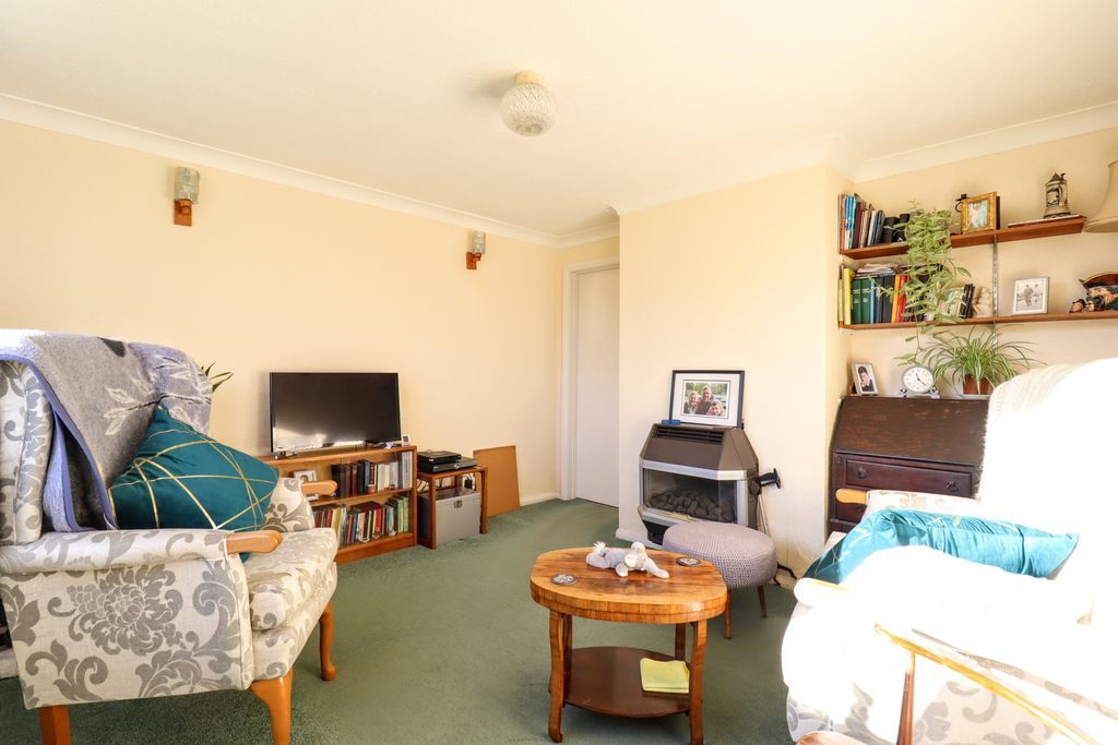 Property photo 2 of 15 Lounge