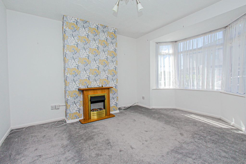 Property photo 2 of 13 Lounge