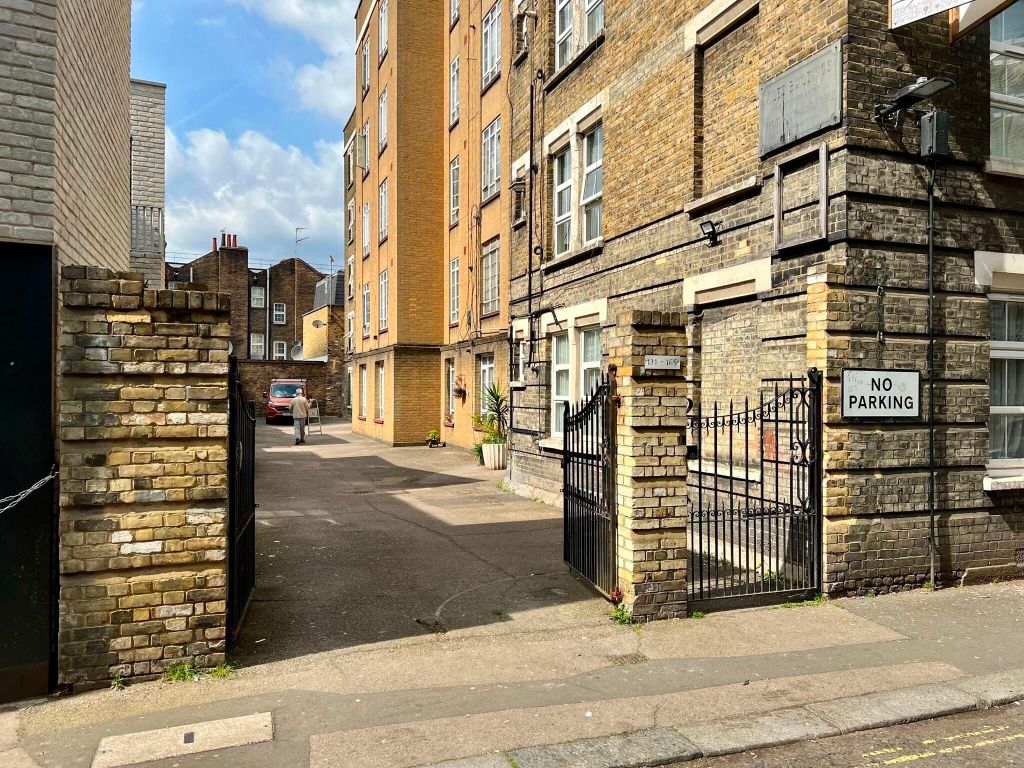 Property photo 1 of 3